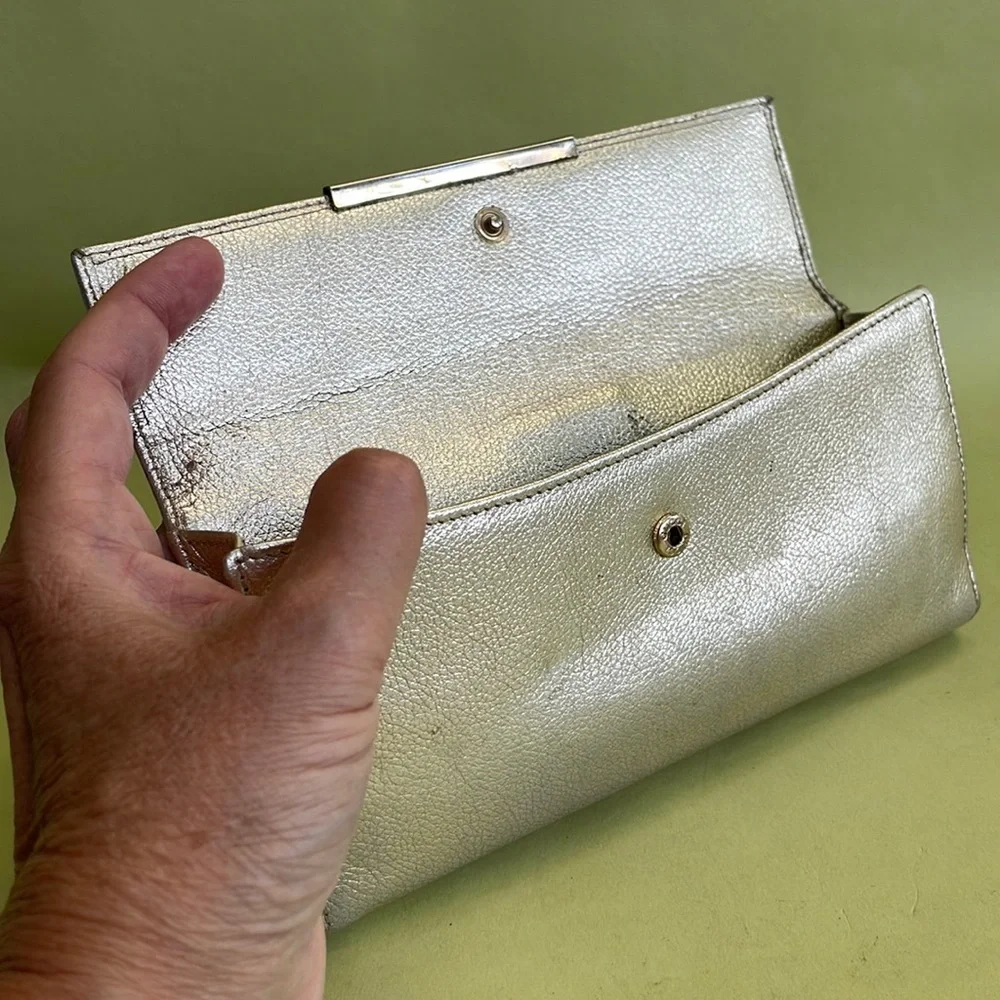 Large Vintage metallic gold Gucci pebbled leather wallet - Picture 5 of 12